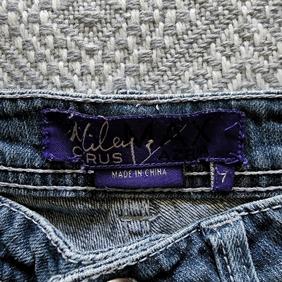 Miley Cyrus Max Azria Vintage Distressed Jean Cutoff Shorts Size 7 - Picture 5 of 10